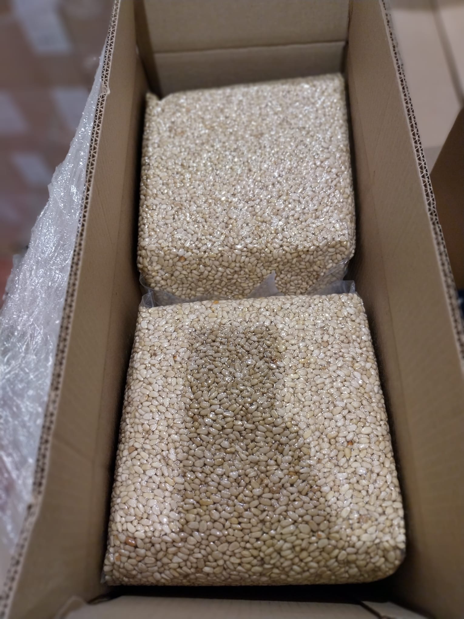 Vacuum-sealed 10 kg bags in case packaging